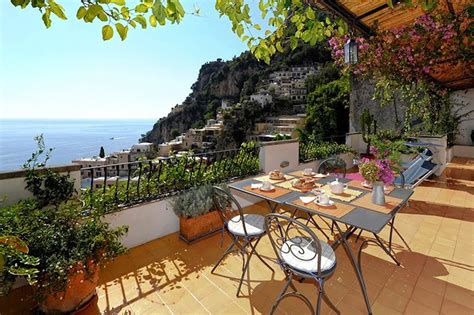 La fenice positano - It is open from the beginning of June until mid - October (weather and sea conditions permitting). ita. eng. The Fenice offers its guests the exclusive use of the pool that lies between the …